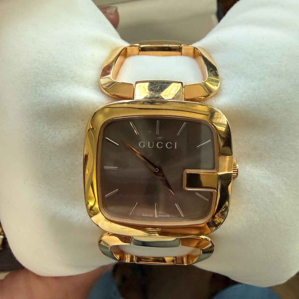 Gucci Women's Gold 125.4 Square open link Watch - Picture 9 of 14